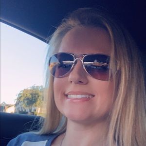 Meet your Posher, Carrie